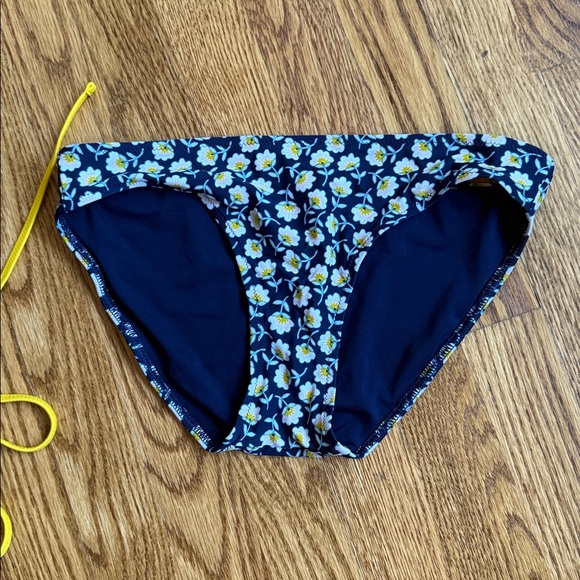 Aerie yellow and navy daisy bikin - Picture 3 of 7